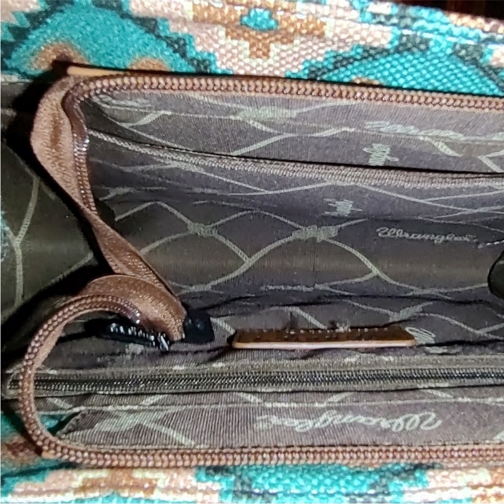 Wrangler Aztec Patterned Tote - Picture 8 of 11